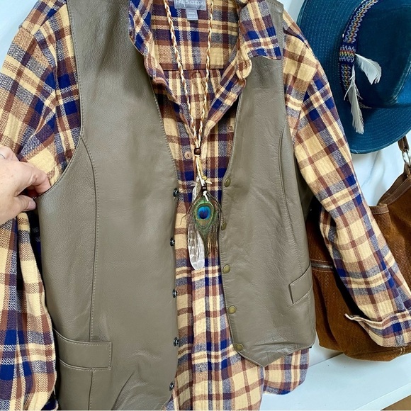 Rustic LEATHER boho vest w southwestern vibe - Picture 5 of 13